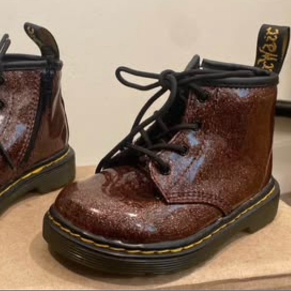 🖤 Toddler Dr. Martens Glitter Boots – Size 6 (US) - Picture 1 of 4